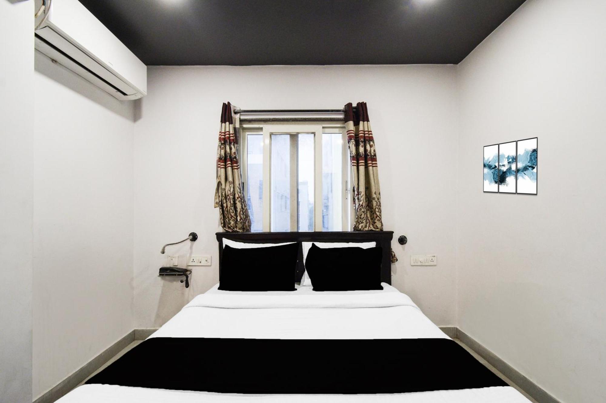 Super Townhouse Alwal Road Hotel Trimulgherry Buitenkant foto