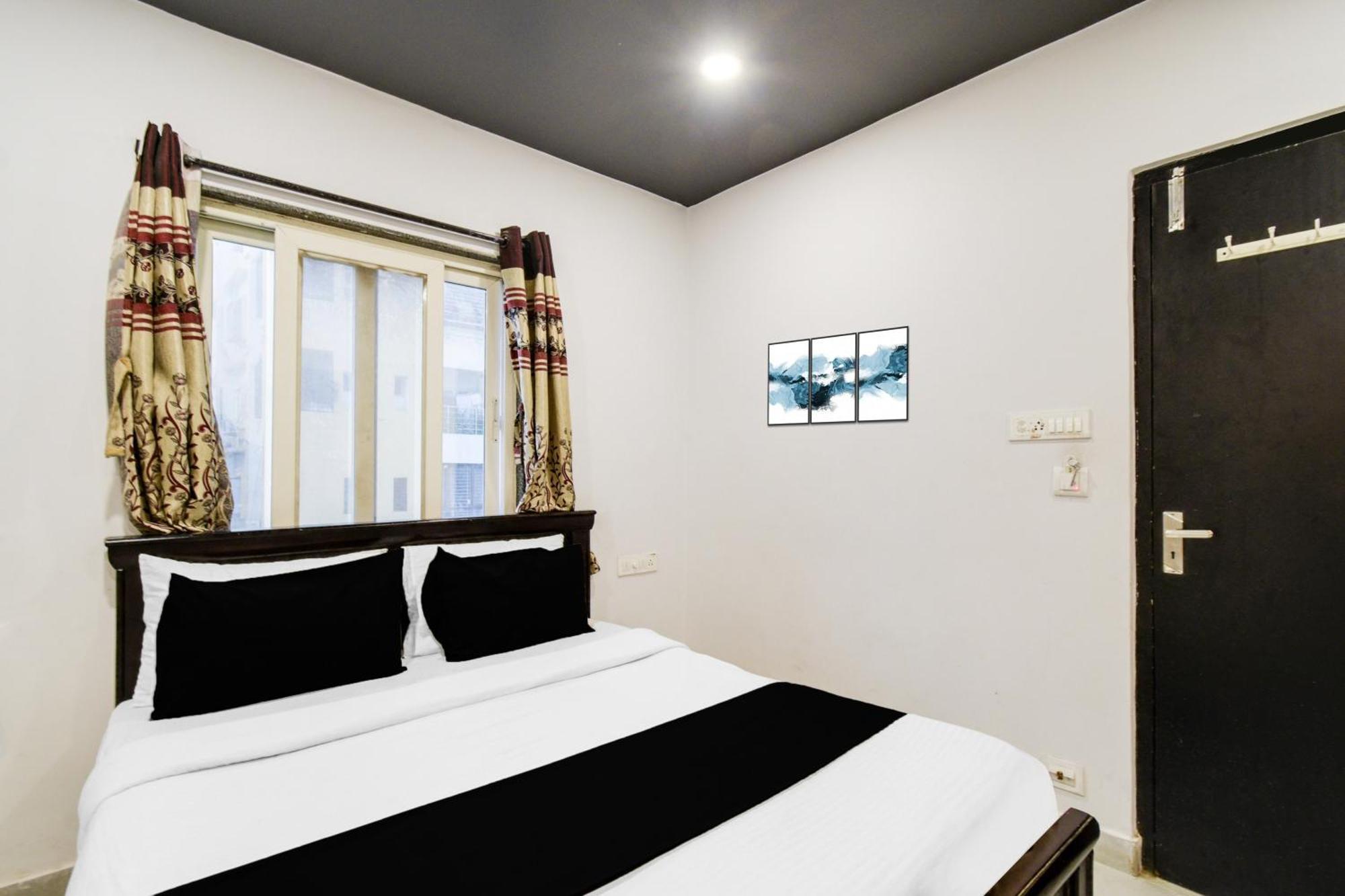 Super Townhouse Alwal Road Hotel Trimulgherry Buitenkant foto