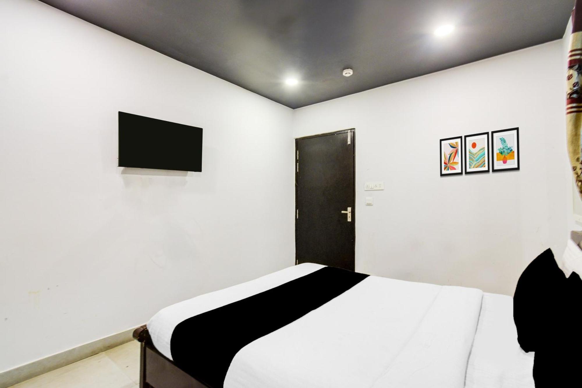 Super Townhouse Alwal Road Hotel Trimulgherry Buitenkant foto