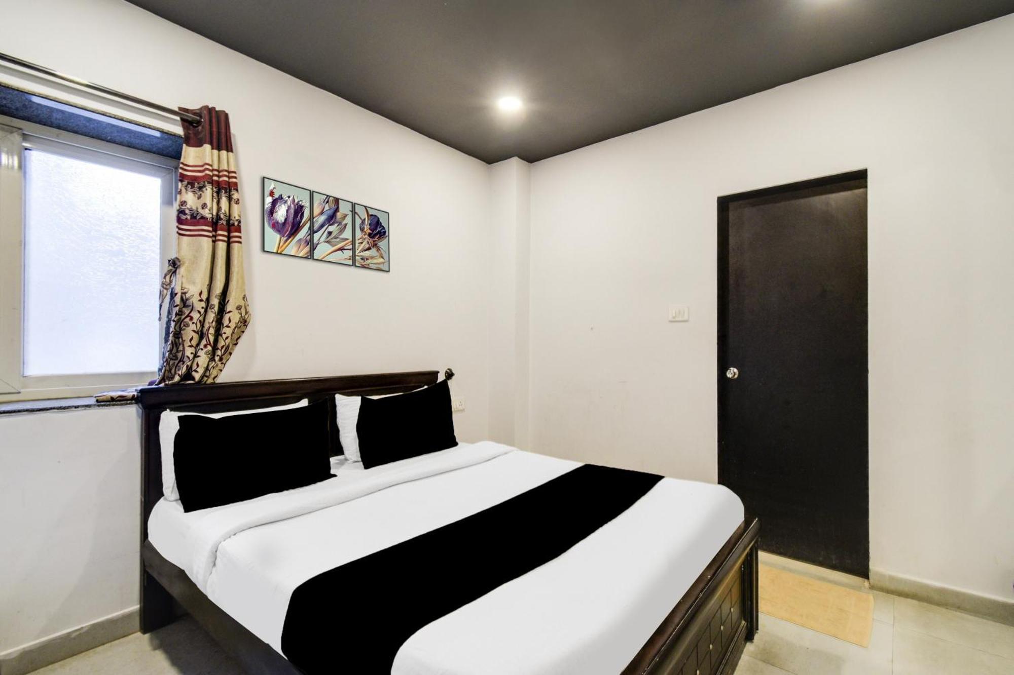 Super Townhouse Alwal Road Hotel Trimulgherry Buitenkant foto